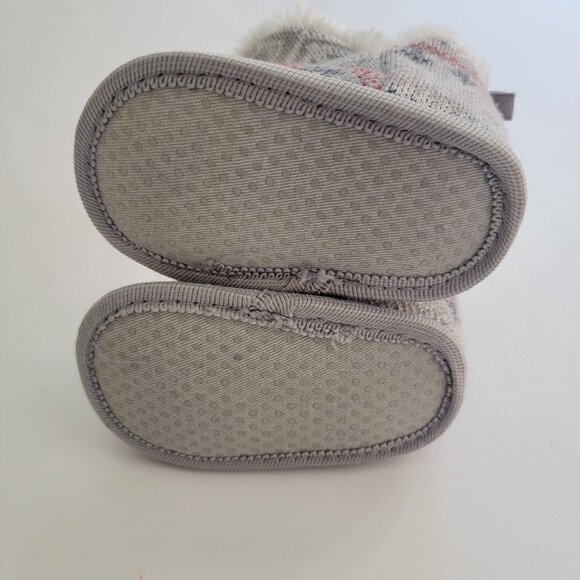 Knit booties faux sherpa, 5" outside sole length, great condition - Picture 4 of 13